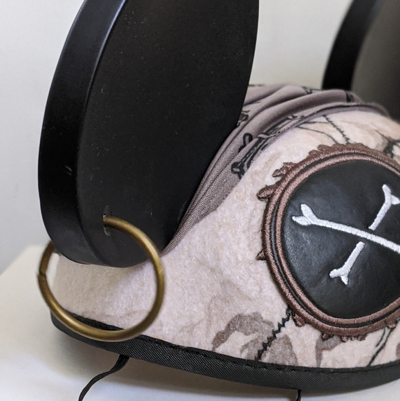 Disney World Pirates of the Caribbean Skull Skeleton Mickey Mouse Ears Hat WDW - Picture 3 of 7